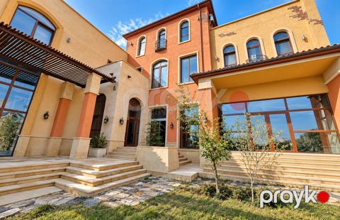Satılır 15 otaqlı həyət evi/bağ evi 1650 m² — Bakı