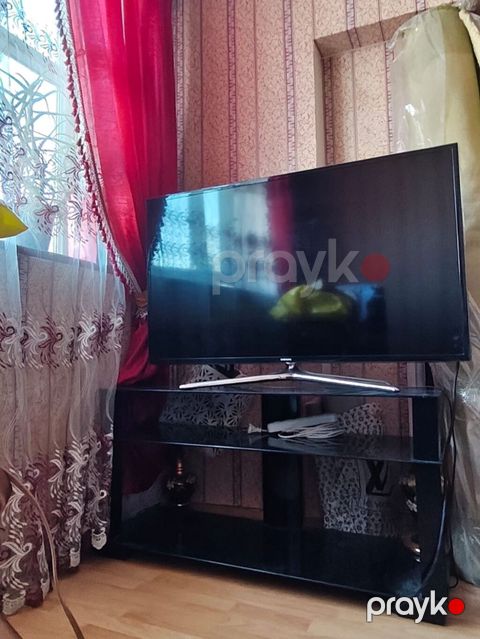 Şüşə TV stendi - Material: qalın temperli qara şüşə rəflər, möhkəm — Mehdiabad