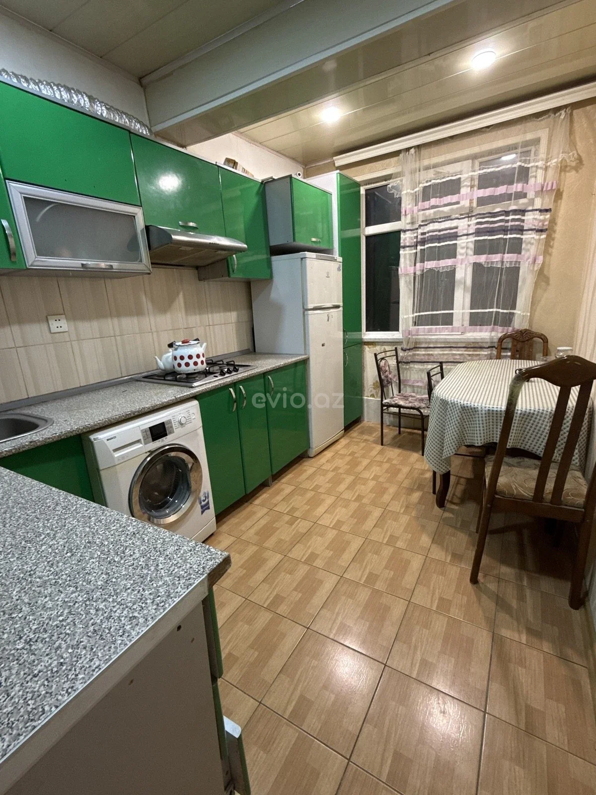 Kirayə 2 otaqlı mənzil Memar Əcəmi metrosu yaxınlığında — Bakı