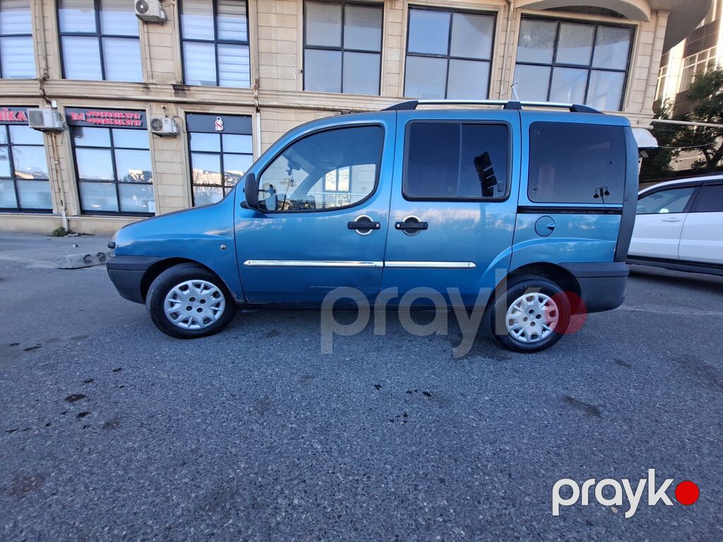 Fiat Doblo (mavi rəng, miniven/furqon) Xüsusiyyətlər: - Korpus: 5 — Avtomobillər, Bakı (4)