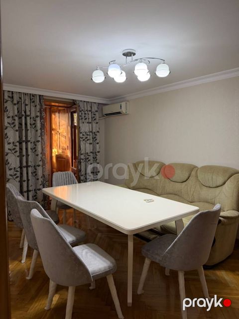 Satılır 3 otaqlı köhnə tikili 85 m² — Bakı