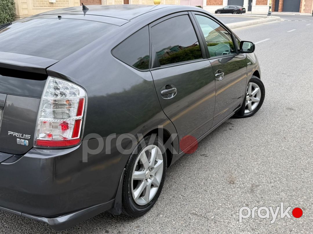 Toyota Prius icarəsi 90-YQ-352 — Avtomobil icarəsi, Bakı (3)