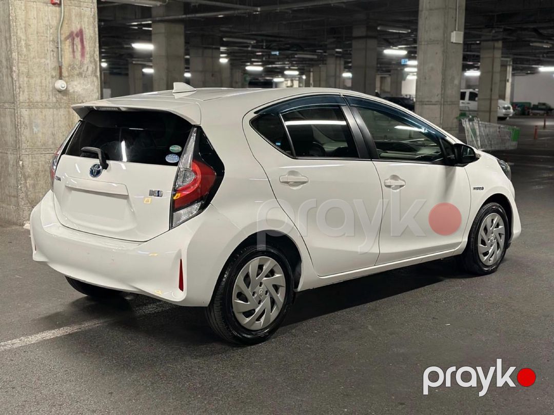 Toyota Aqua icarəsi — Avtomobil icarəsi, Bakı (3)