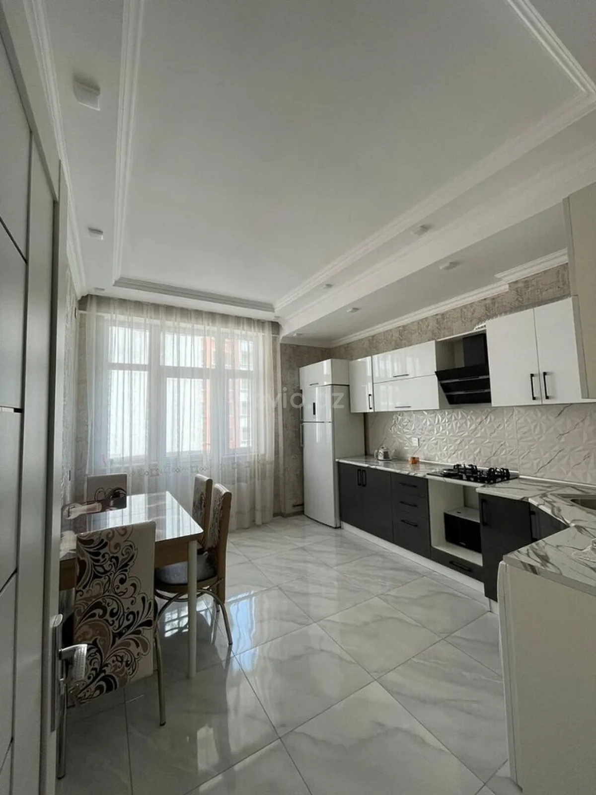 Kirayə 3 otaqlı mənzil Şah İsmayıl Xətai metrosu yaxınlığında — Mənzil, Bakı (2)