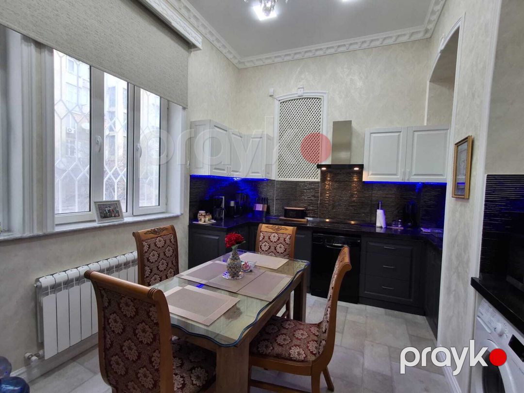 Satılır 5 otaqlı köhnə tikili 150 m² — Mənzil, Bakı (9)