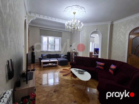 Satılır 5 otaqlı köhnə tikili 150 m² — Bakı
