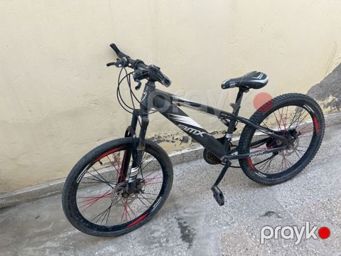 Velosiped. Qara rəngli. Ön amortizatorla təchiz olunub, bu da nahamar — Bakı