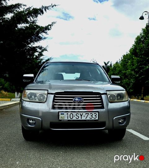 Subaru Forester – gümüşü rəngli, kompakt krossover/SUV Texniki — Qobustan