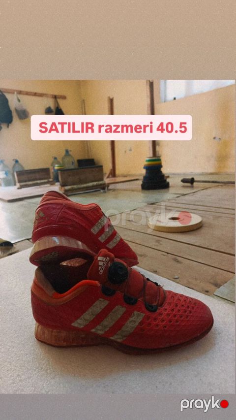 Satılır: idman ayaqqabısı - Brend: Adidas - Rəng: qırmızı, yan hissədə — Bakı