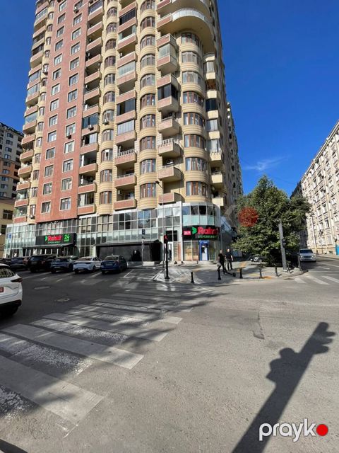 Satılır 4 otaqlı yeni tikili 180 m² — Bakı