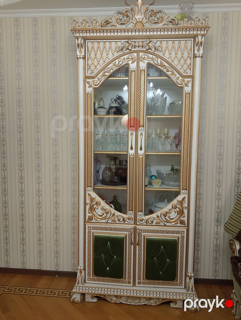 Material: ağac karkas, ön hissədə şüşə vitrin qapıları Ve ugur Renzi — Qonaq otağı üçün, Bakı (3)