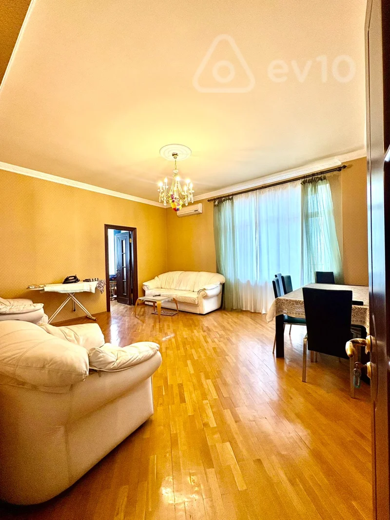 3 otaqlı mənzil, 105 m², İnşaatçılar prospekti — Bakı
