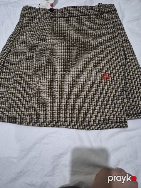 Qadın ətəyi short – xromlu qara-bej “herringbone/pepita” naxışlı — Bakı