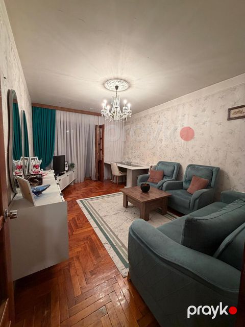 Satılır 2 otaqlı köhnə tikili 65 m²