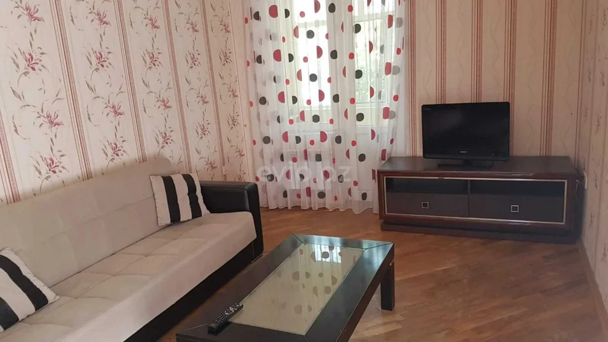 2 otaqlı orta təmirli mənzil satılır 8-ci mikrorayonda — Mənzil, Bakı (3)