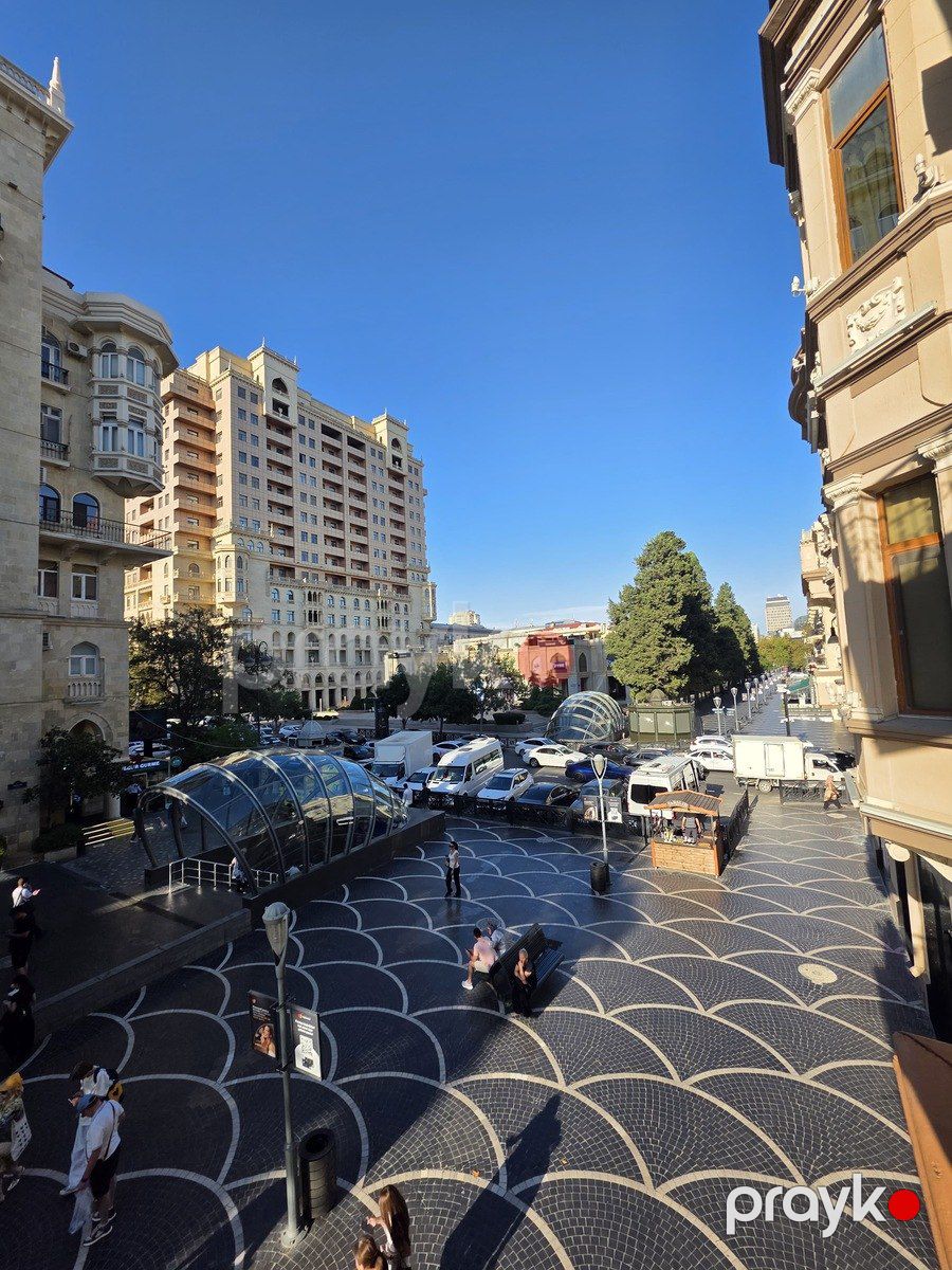 Satılır 4 otaqlı köhnə tikili 110 m² — Mənzil, Bakı (2)