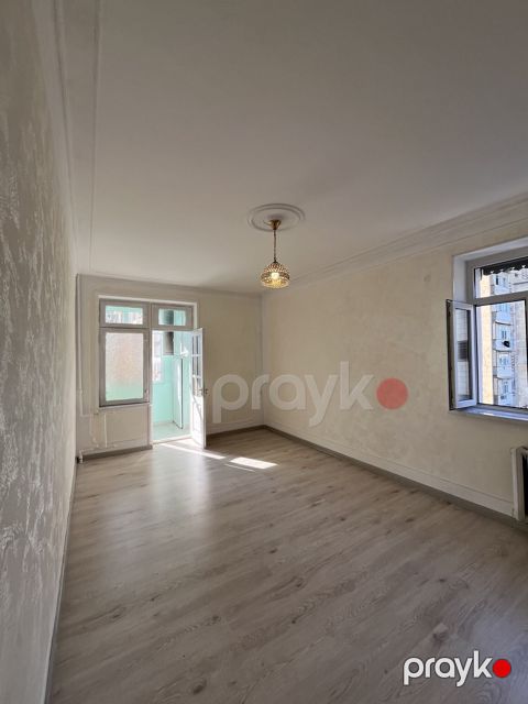 Satılır 2 otaqlı köhnə tikili 42 m² — Bakı