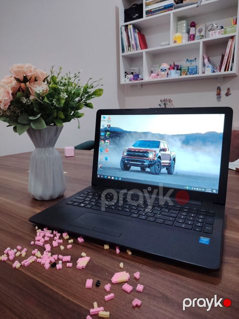 Cpu: i3 - 5005U 2.00 GHz RAM: 8 GB HDD: 500 GB GPU: Intel HD Graphics — Bakı