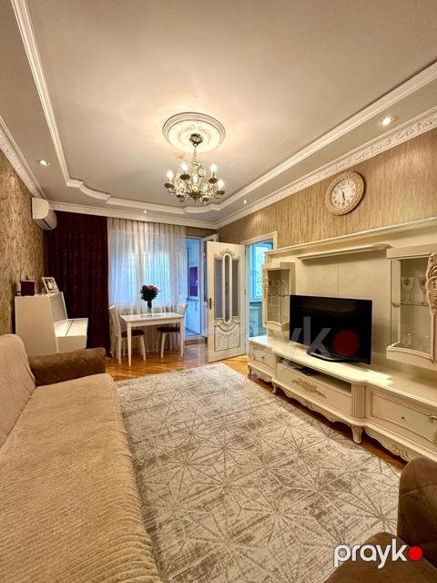 Satılır 2 otaqlı köhnə tikili 55 m² — Bakı