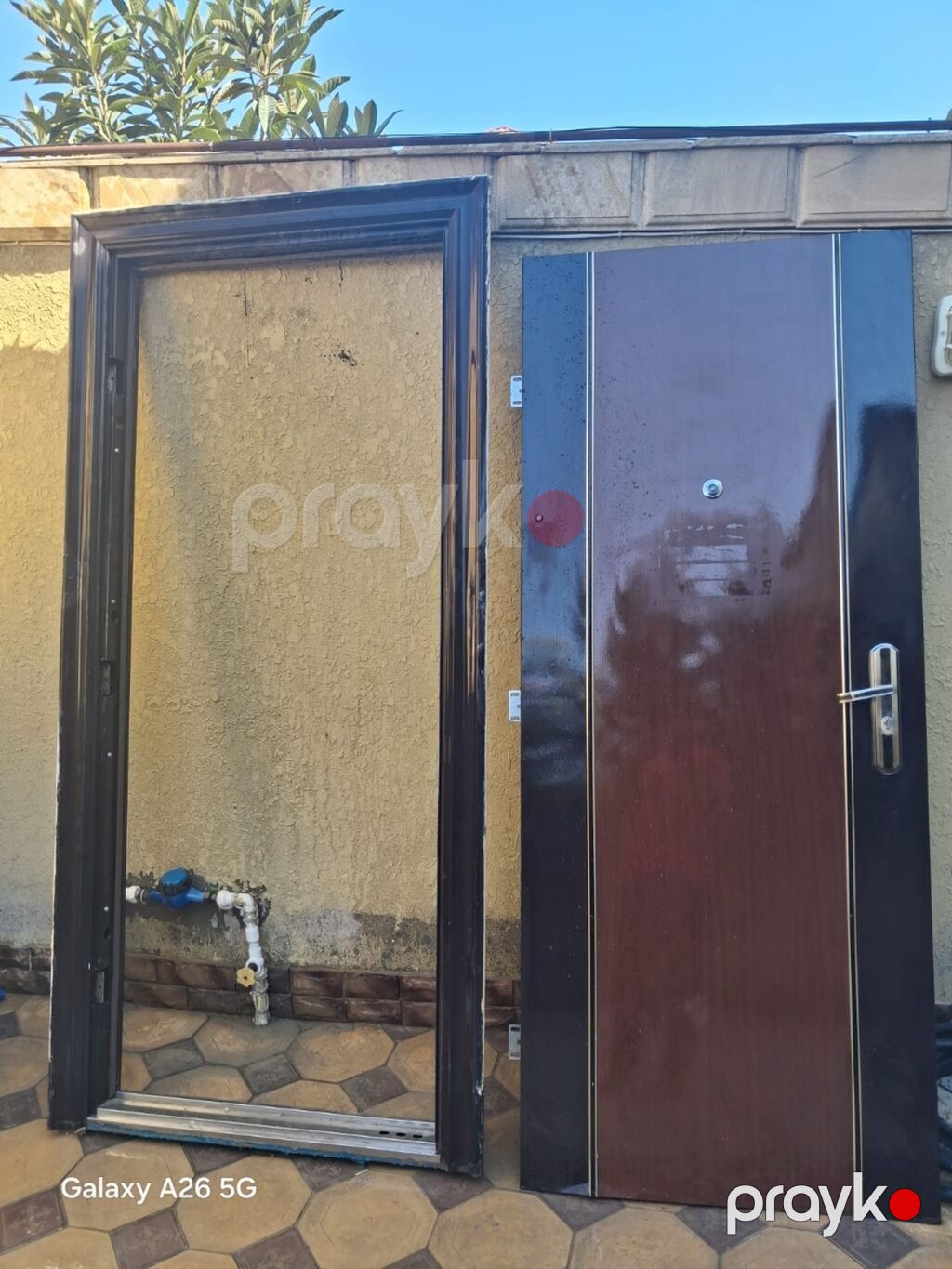 Dəmir giriş qapısı – komplekt Salam. vatsap yazın ela vəziyyətdədi — Pəncərələr, qapılar, balkonlar, Masazır (3)