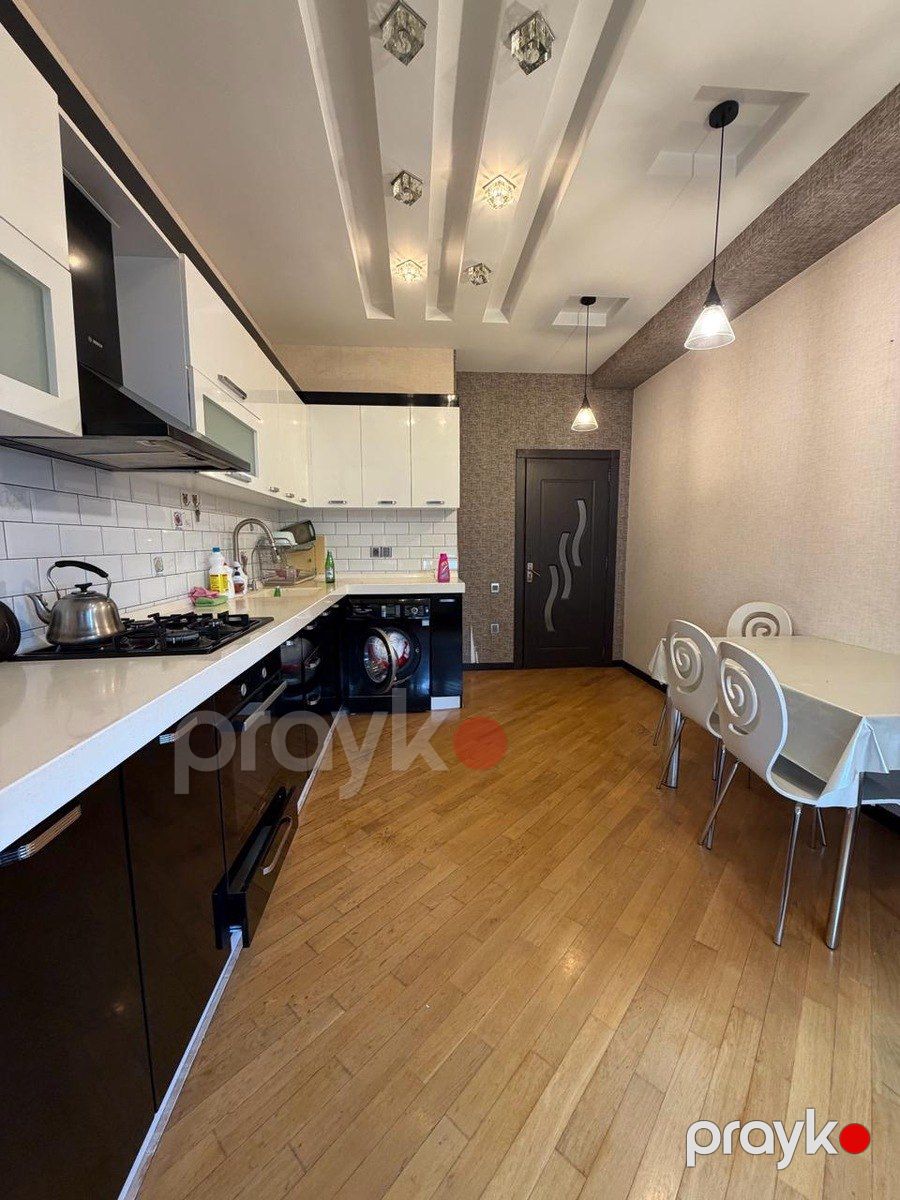 Satılır 4 otaqlı köhnə tikili 130 m² — Mənzil, Bakı (10)