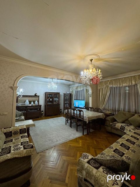 Satılır 4 otaqlı köhnə tikili 110 m²