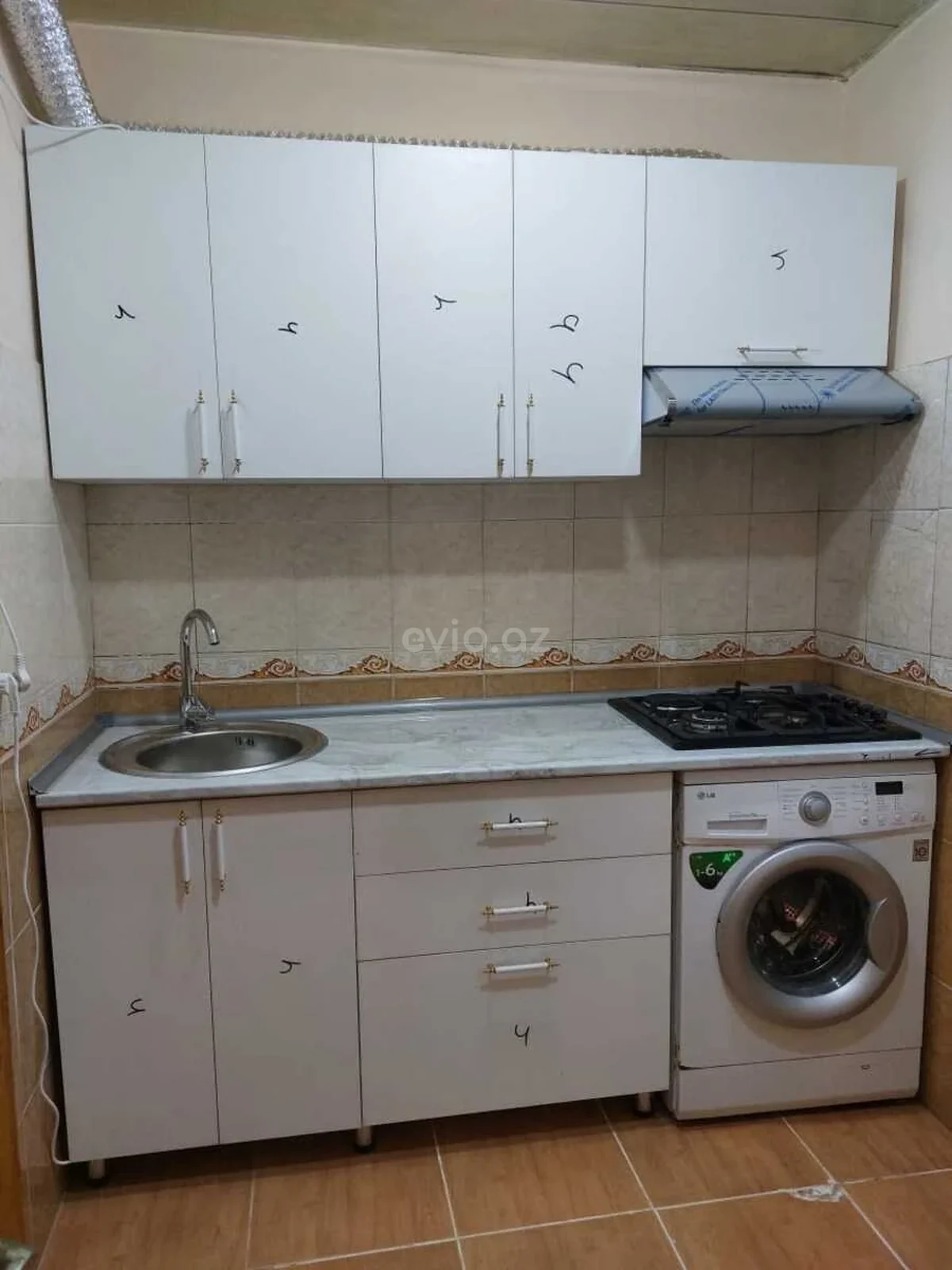 Kirayə 2 otaqlı mənzil İnşaatçılar metrosu yaxınlığında — Mənzil, Bakı (5)