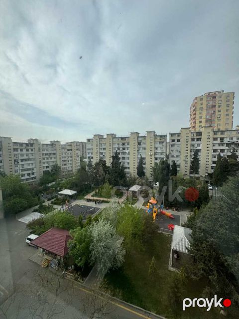 Satılır 4 otaqlı köhnə tikili 100 m² — Bakı