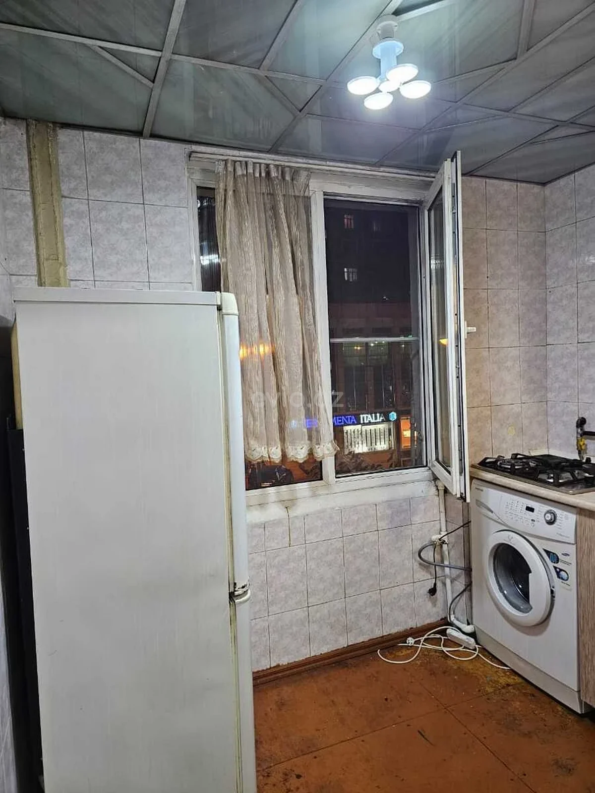 Kirayə 2 otaqlı mənzil Gənclik metrosu yaxınlığında — Mənzil, Bakı (7)
