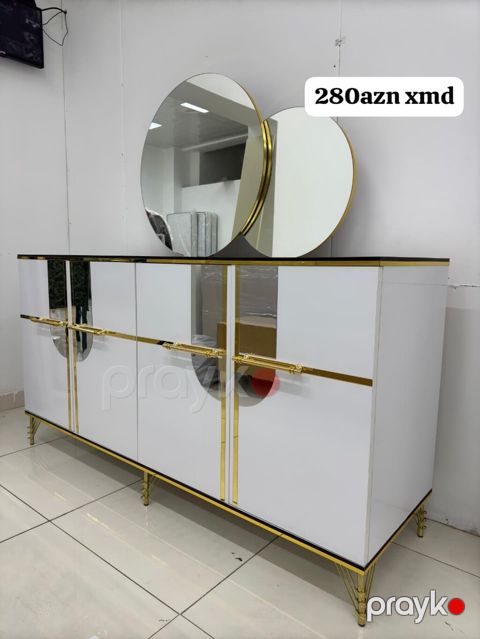 Modern üslubda qonaq otağı, yataq otağı və ya dəhliz üçün konsol-komod — Digah