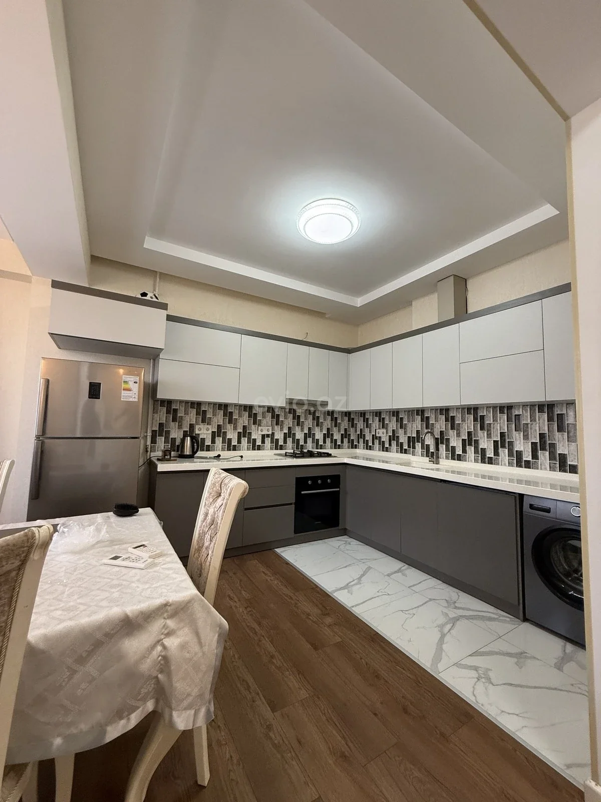 Kirayə 3 otaqlı mənzil Elmlər Akademiyası metrosu yaxınlığında — Mənzil, Bakı (2)
