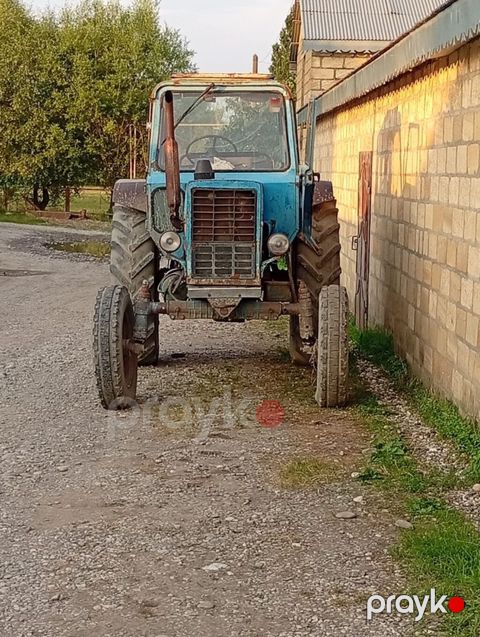 Traktor MTZ-80 (Belarus) – mavi kabinəli, 2WD ön təkərli versiya — Quba