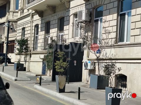 Həyət evi, Rəsul Rza küç. 24 — Bakı