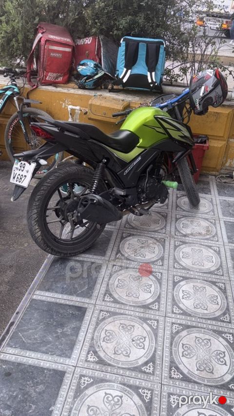 Model: Skymoto Express 200 (naked/street) Rəng: parlaq yaşıl-qara — Masazır