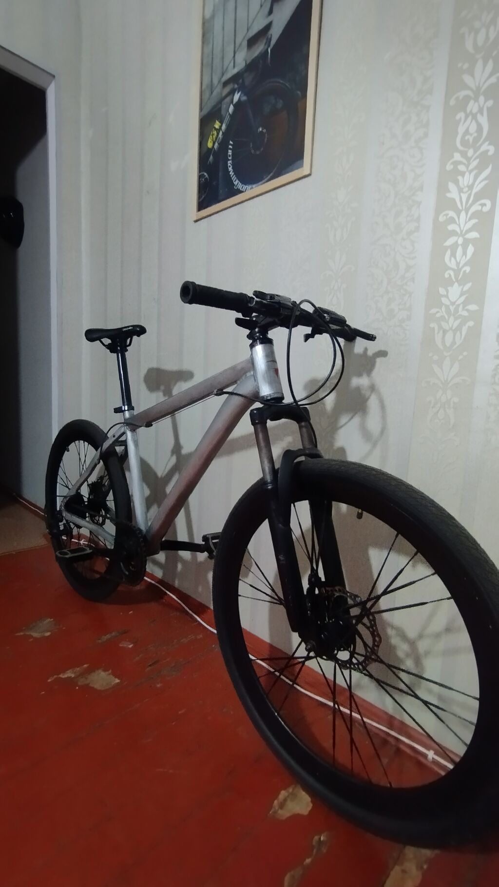 Şəhər/velosiped - Çərçivə: yüngül metal hardtail, daxili kabel keçidi — Yol velosipedləri, Sumqayıt (6)