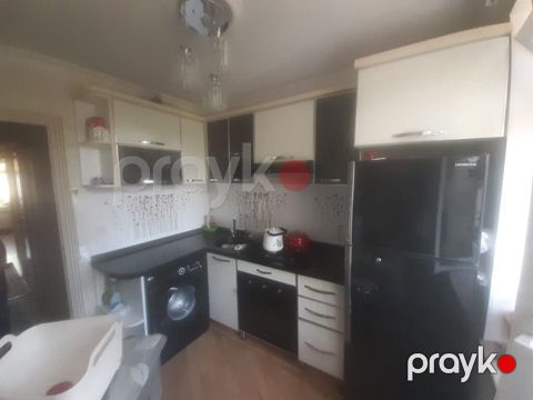 Mətbəx mebeli 350₼. Ölçü 2.70. Üzəri tökmə mərmərdir. Üzərində qaz — Bakı