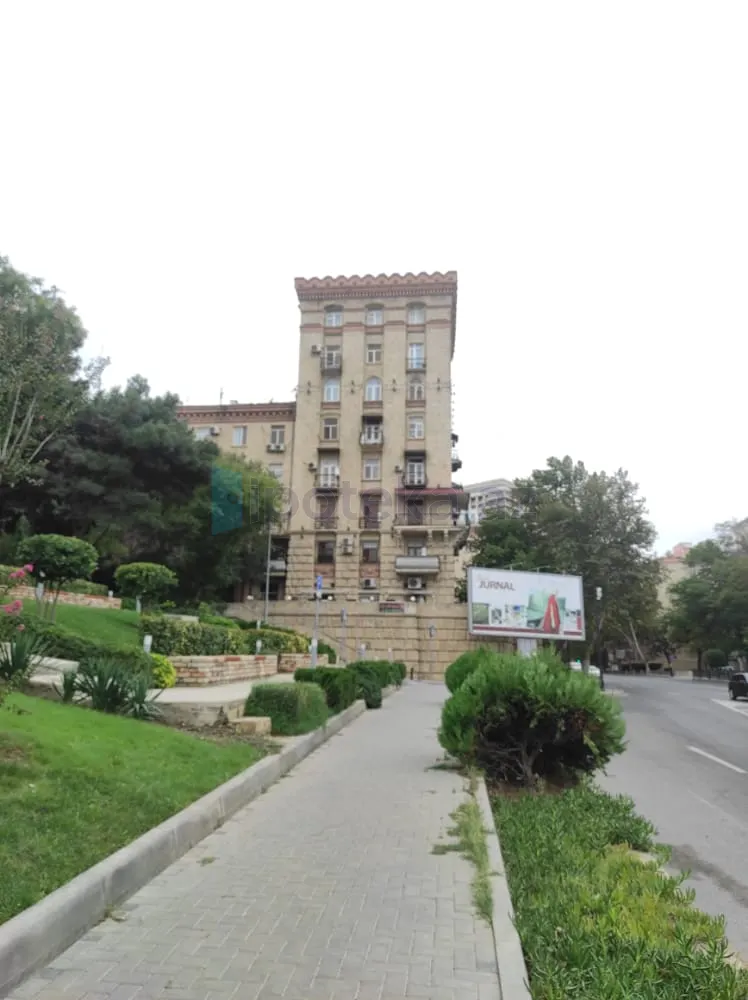 Satılır: 2 Otaq, Köhnə tikili, Yasamal r., 70.00 m² — Bakı