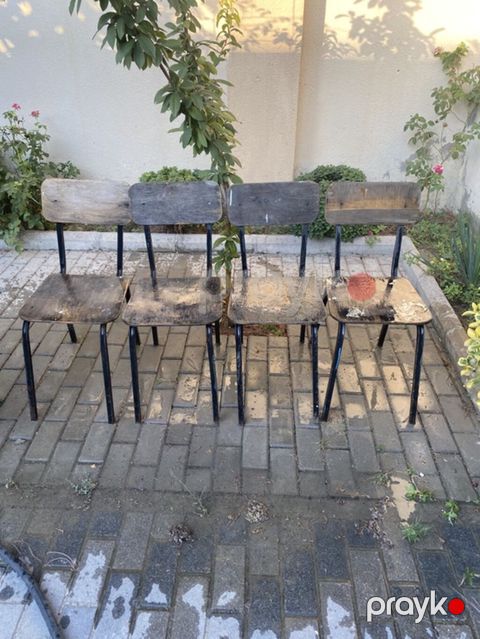 Məhsul: Metal karkaslı taxta stullar dəsti - Sayı: 4 ədəd - Karkas — Xırdalan