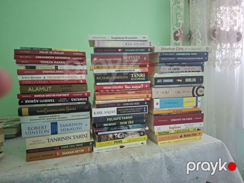 Dəyərindən çox aşağı verilir 60 kitab 250 man — Şəki