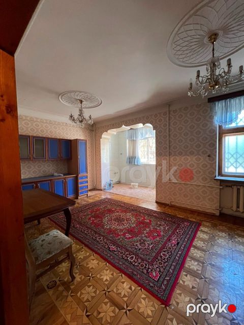 İcarəyə verilir 4 otaqlı köhnə tikili 110 m²
