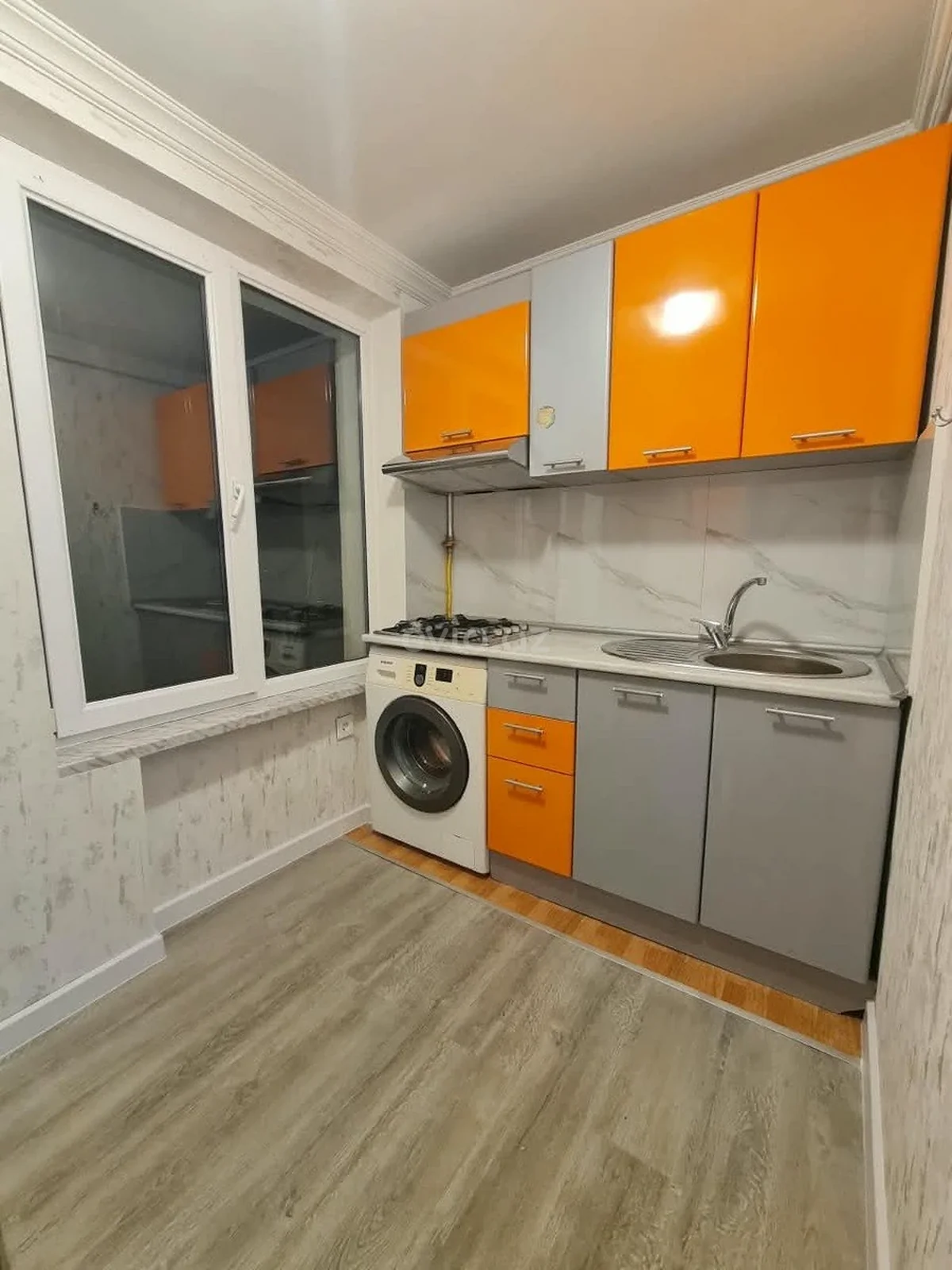 Kirayə 2 otaqlı mənzil Elmlər Akademiyası metrosu yaxınlığında — Bakı
