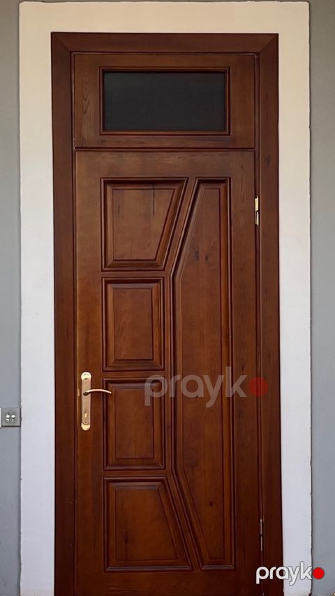 Ev qapısı — Bakı