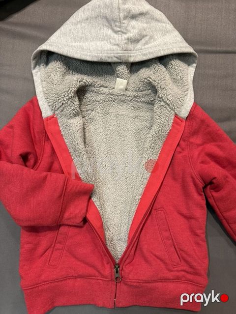 Uşaq kapüşonlu sviter/jaket Gap 5yaş 10azn — Bakı
