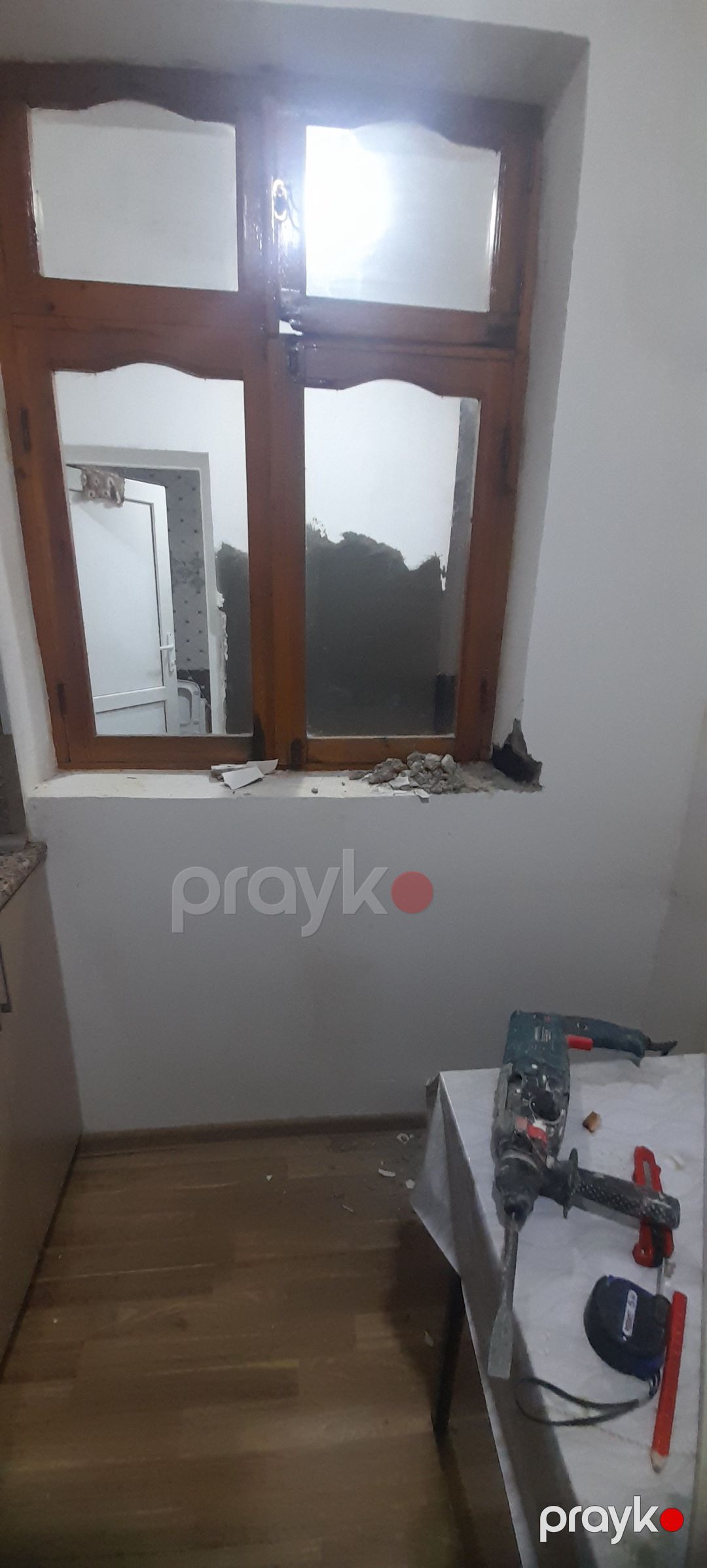 Aboy ve malyar ustasi — Divar kağızının yapışdırılması, Binə (9)