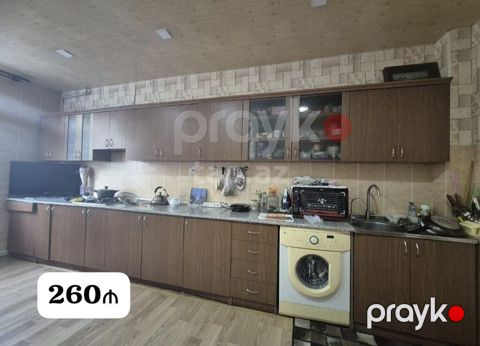 Mətbəx mebeli satılır 260₼. Ölçüsü dəqiq deyil. Üzərində qaz moyka — Bakı