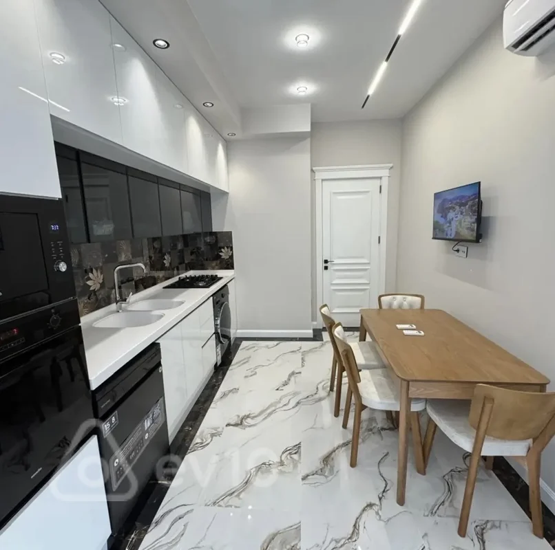 3 otaqlı mənzil, 130 m², Xətai metrosu — kirayə — Bakı