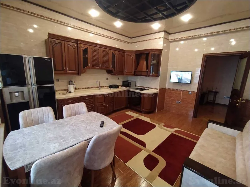 Kirayə verilir 5 otaqlı Mənzil Yeni tikili 221 m² Bakı, Nəsimi r., 28 May m — Məlahət x.