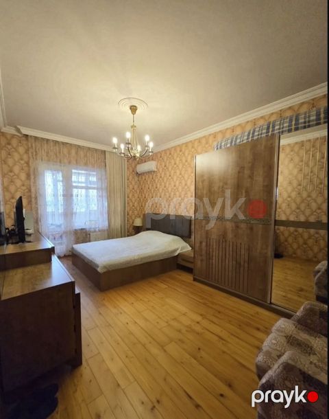 Satılır 4 otaqlı köhnə tikili 110 m² — Bakı