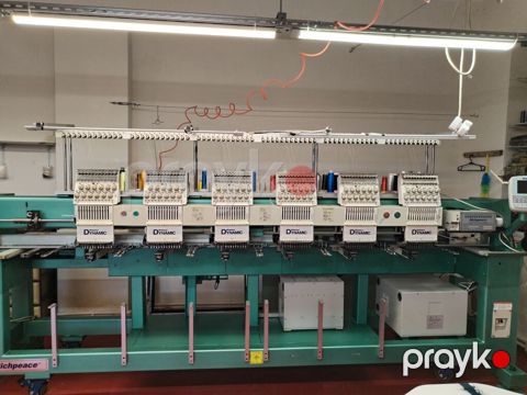 Sənaye tipli çoxbaşlı kompüterli tikmə maşını. Şəkillərdə görünən