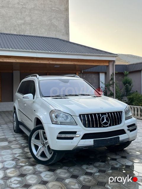 Mercedes GL 550 4MATIC, 5.5 L, 2011 il, 250 000 km — Bakı